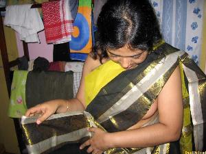 Abitha Aunty_85.jpg Cute Abitha Aunty Saree Candid Panties and Nudes